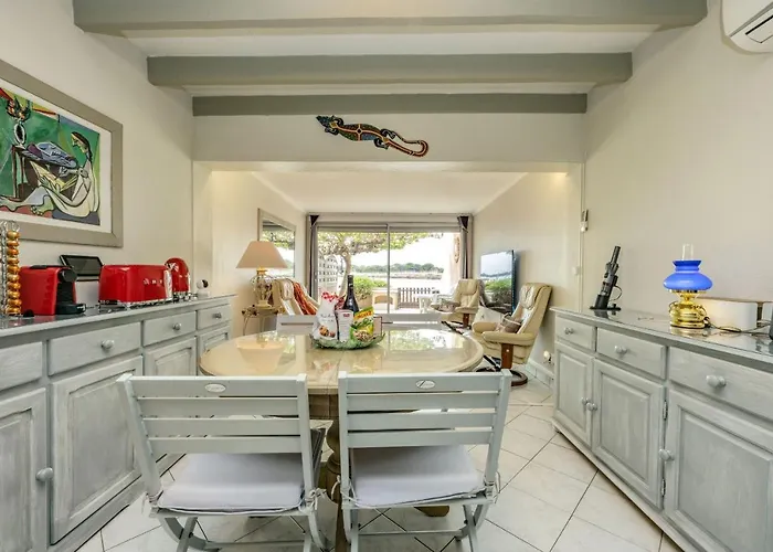 Port Pieds Dans L Eau 6 Personnes *
